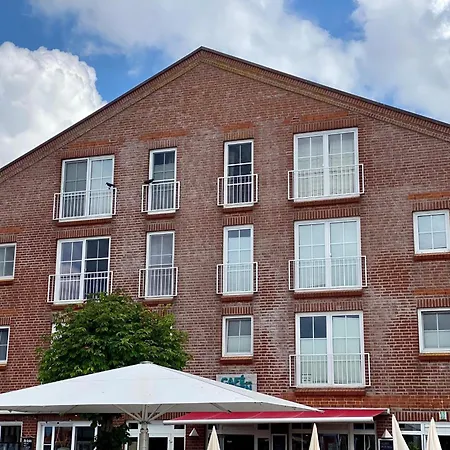 B16 - Toller Hafen-und Ostseeblick Apartment *