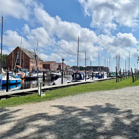B16 - Toller Hafen-und Ostseeblick Apartment Orth