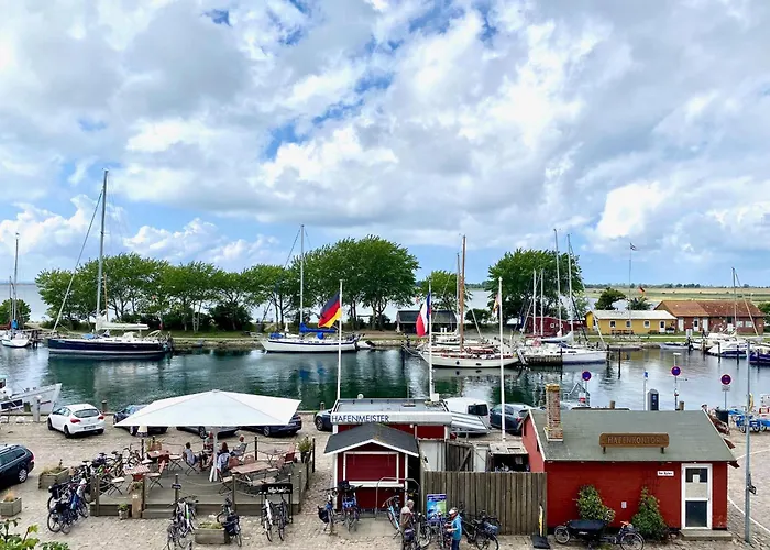 B16 - Toller Hafen-und Ostseeblick *